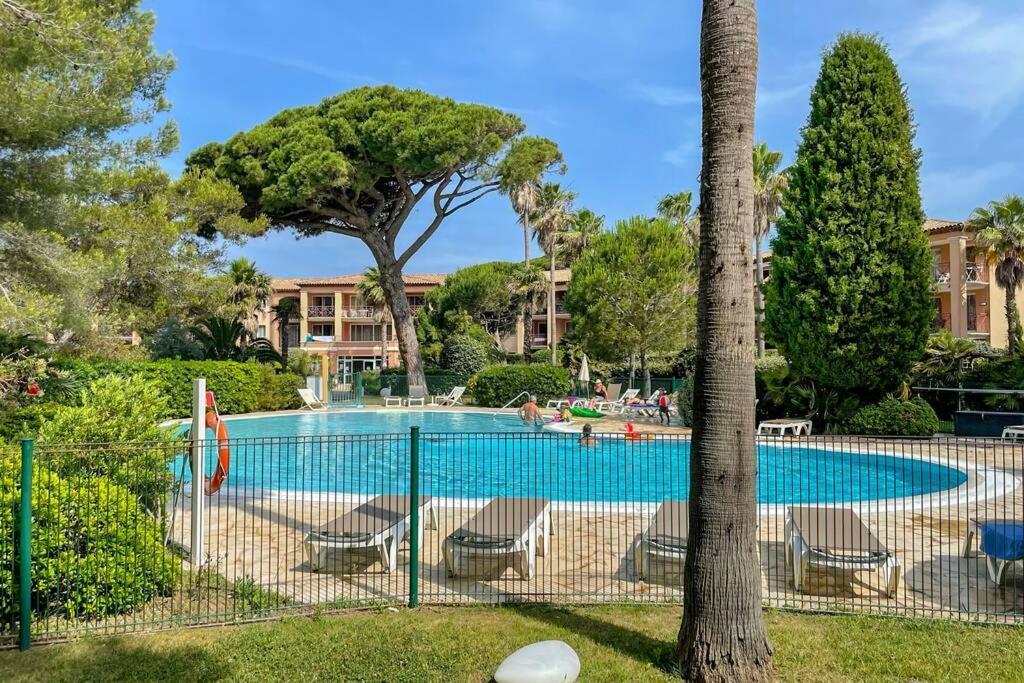 Appartement En Residence Privee, Face A La Mer Avec Acces Direct Plage Hyeres Exterior photo