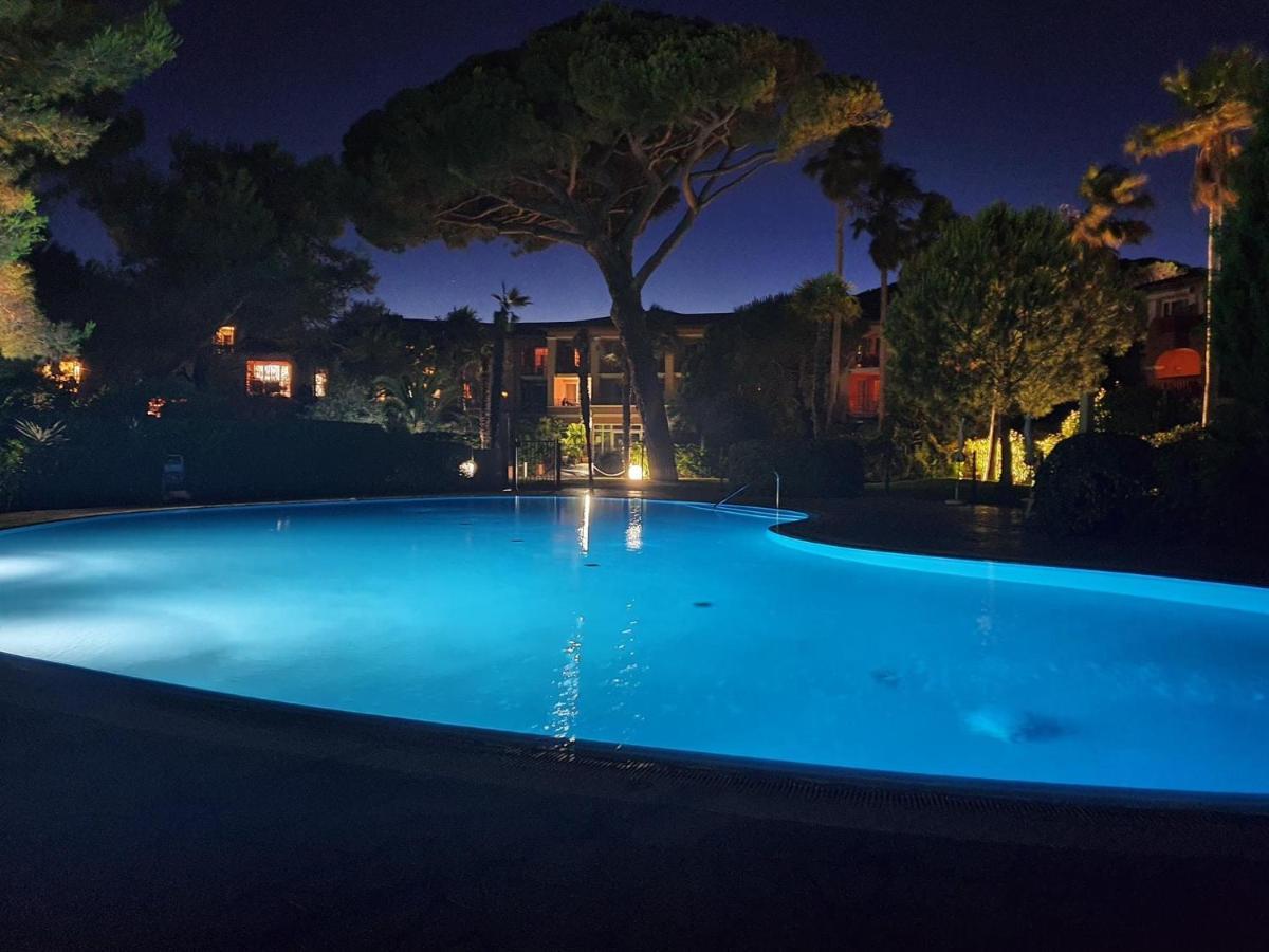 Appartement En Residence Privee, Face A La Mer Avec Acces Direct Plage Hyeres Exterior photo